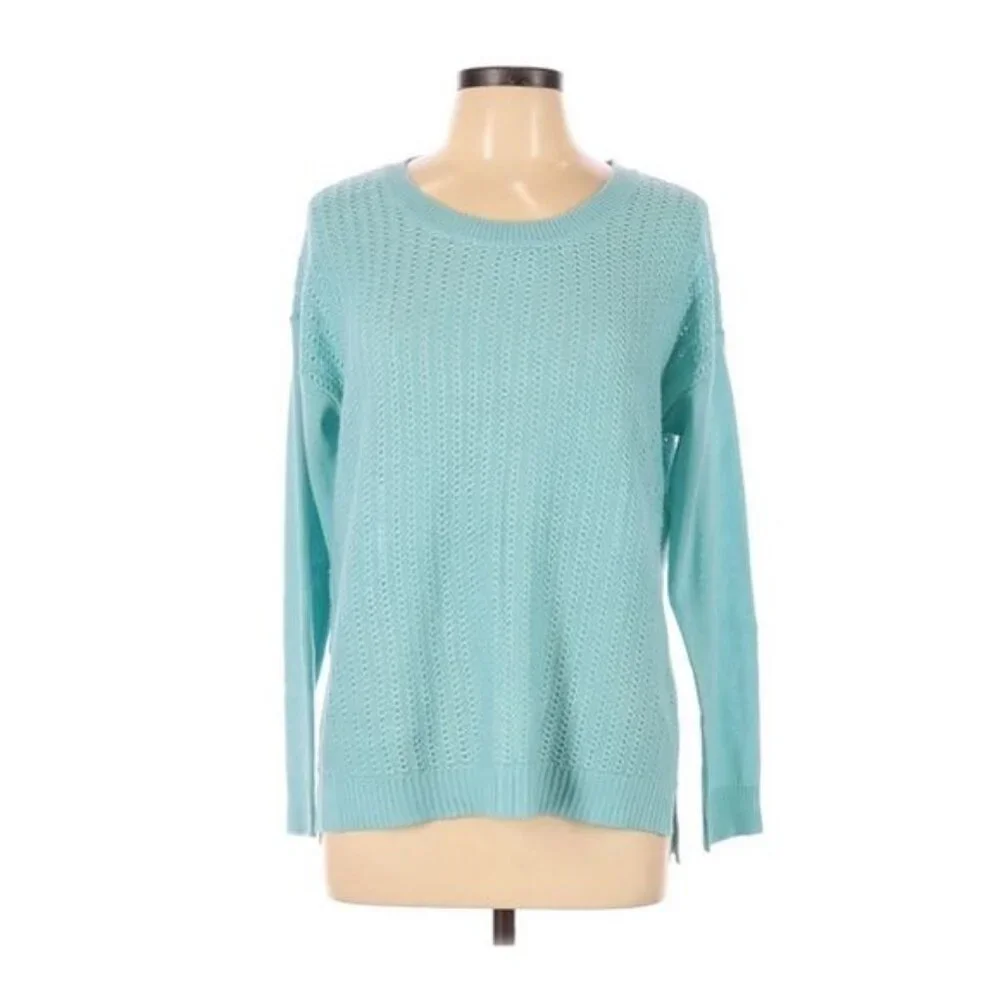 Van Heusen Knit Sweater Size Medium Knit Textured Blue Long Sleeve Crew Neck